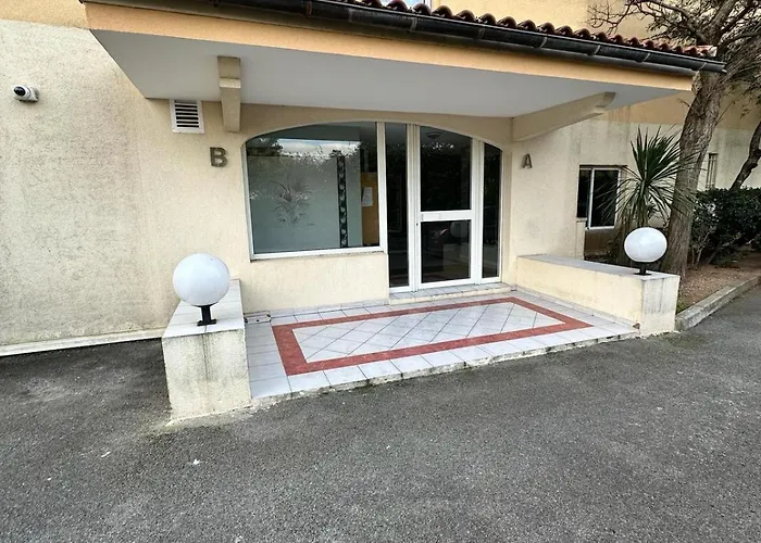 Apartment La Bluette - T2 - De Peguiere - St Raphael *